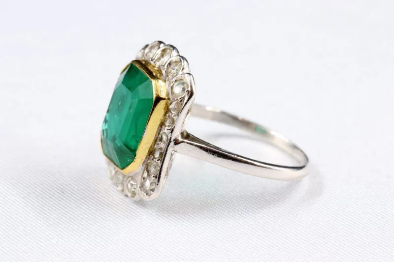 Bague 1925 platine, or jaune, émeraude et diamants – Image 5