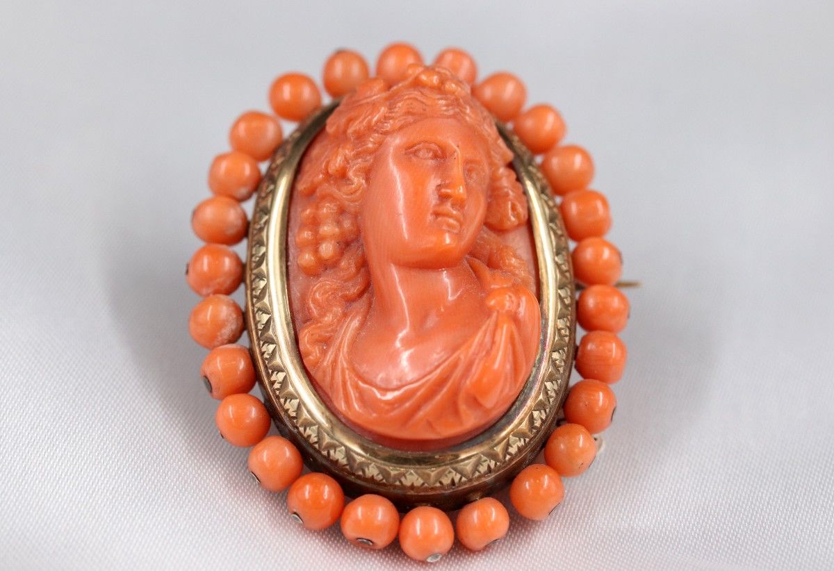 Broche Style Camée Fleur Rose Sur Fond écru - Neuve Sans Emballage, Résine Et Alliage