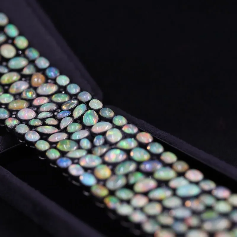 Large bracelet argent noirci, opales et brillants