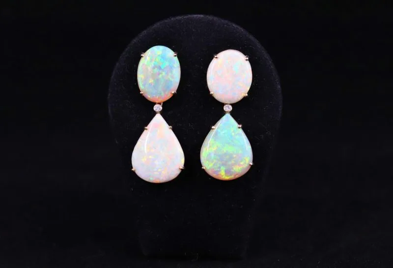 Boucles d'oreilles opales d'Australie et brillants couleurs inversées