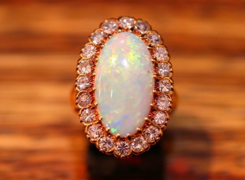 Bague Pompadour opale et diamants