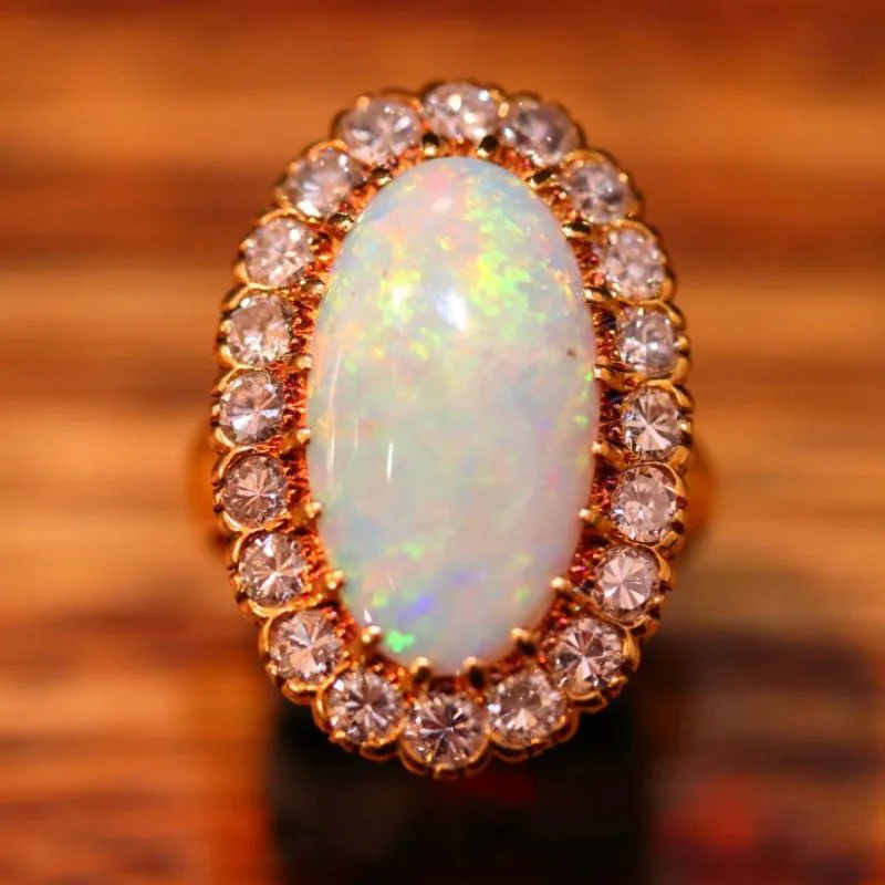 Bague Pompadour opale et diamants