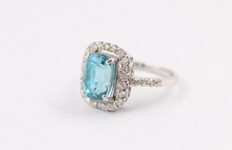 Profil bague zircon bleu et diamants