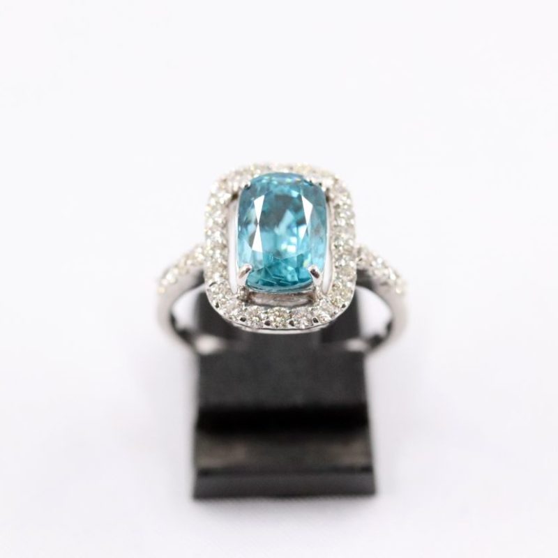 Bague zircon bleu et diamants