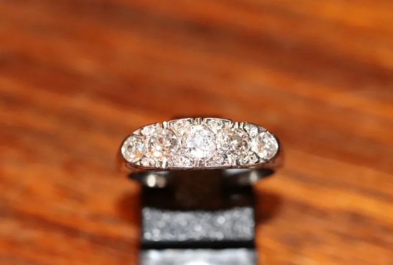 Magnifique bague jarretière platine