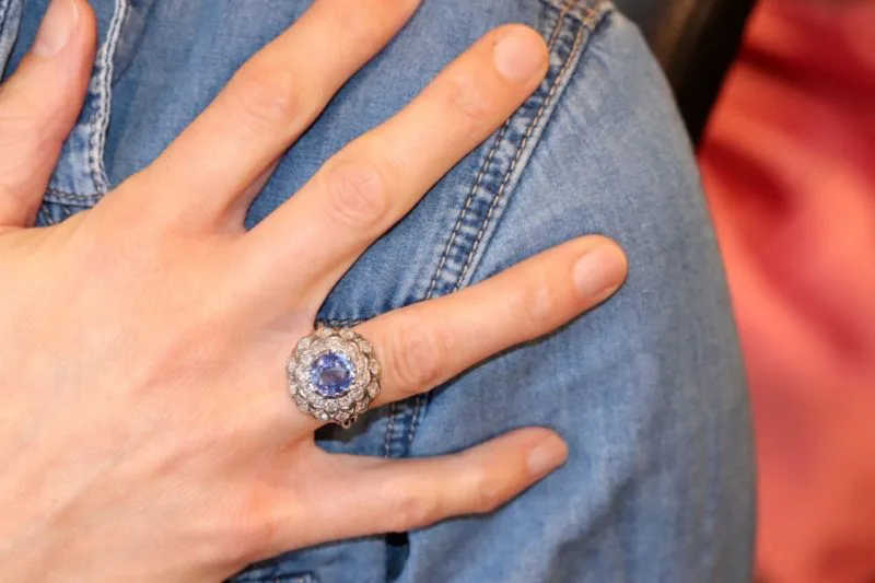 Bague dôme saphir et jeans