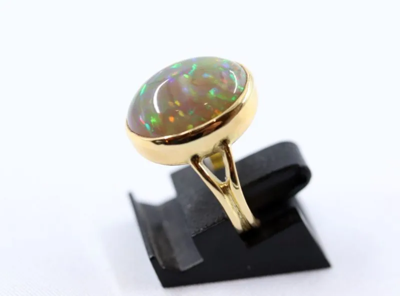 Profil bague opale d'Ethiopie serti clos