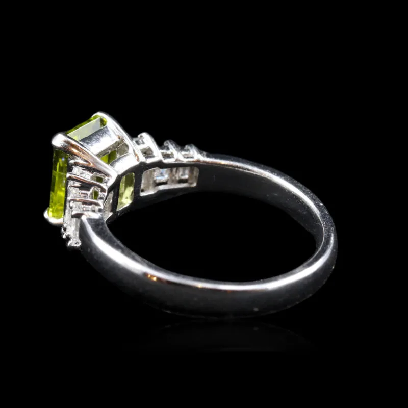 Vue bague or gris péridot et diamants