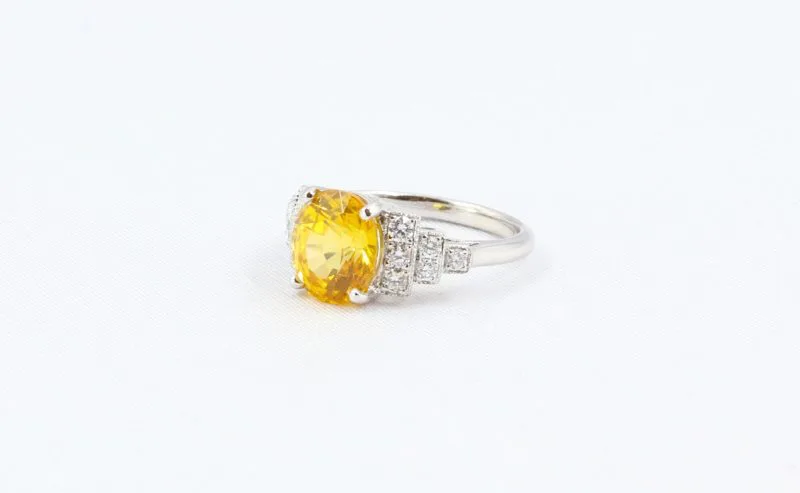 bague-or-blanc-saphir-jaune-et-diamants