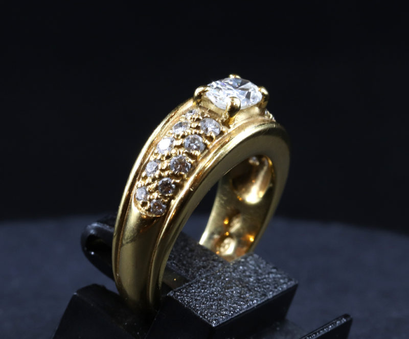 Profil bague Boucheron diamant oval