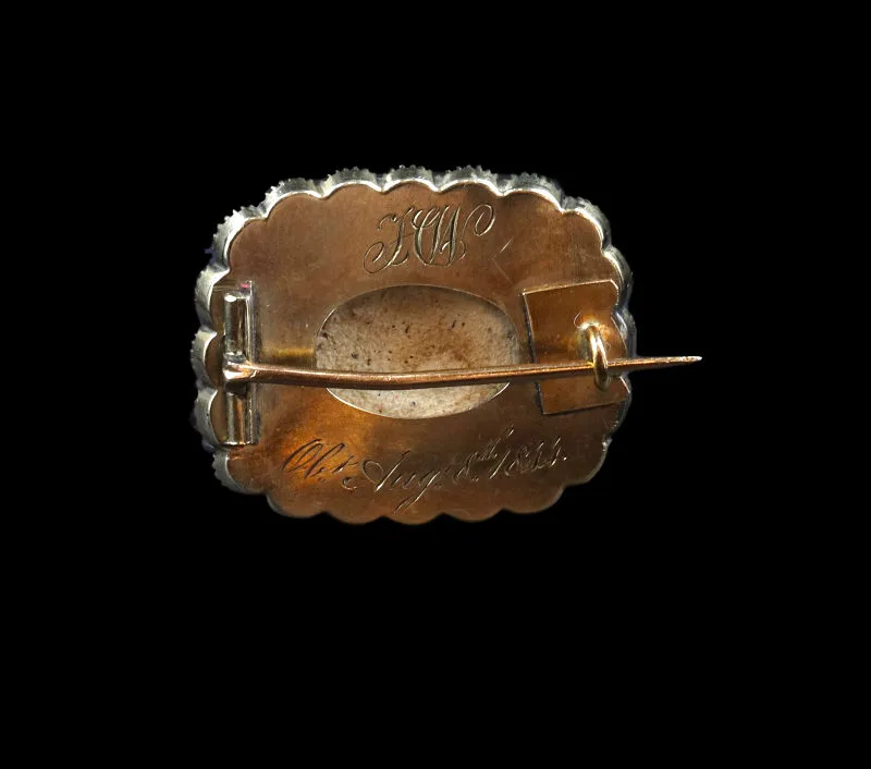 dos gravé broche cheveux