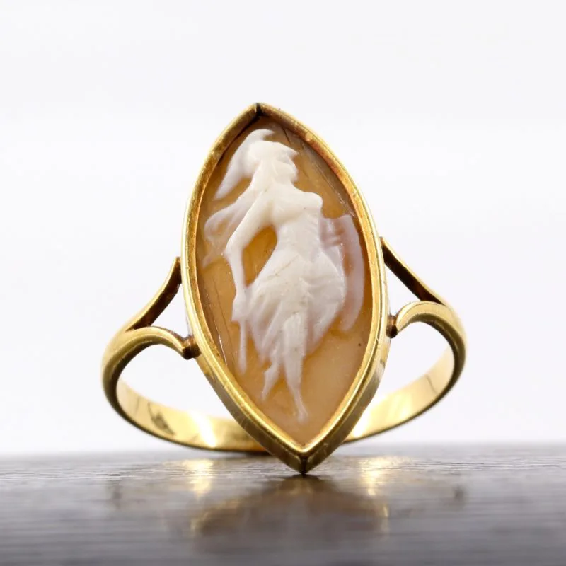 Bague camée navette fin XIXe