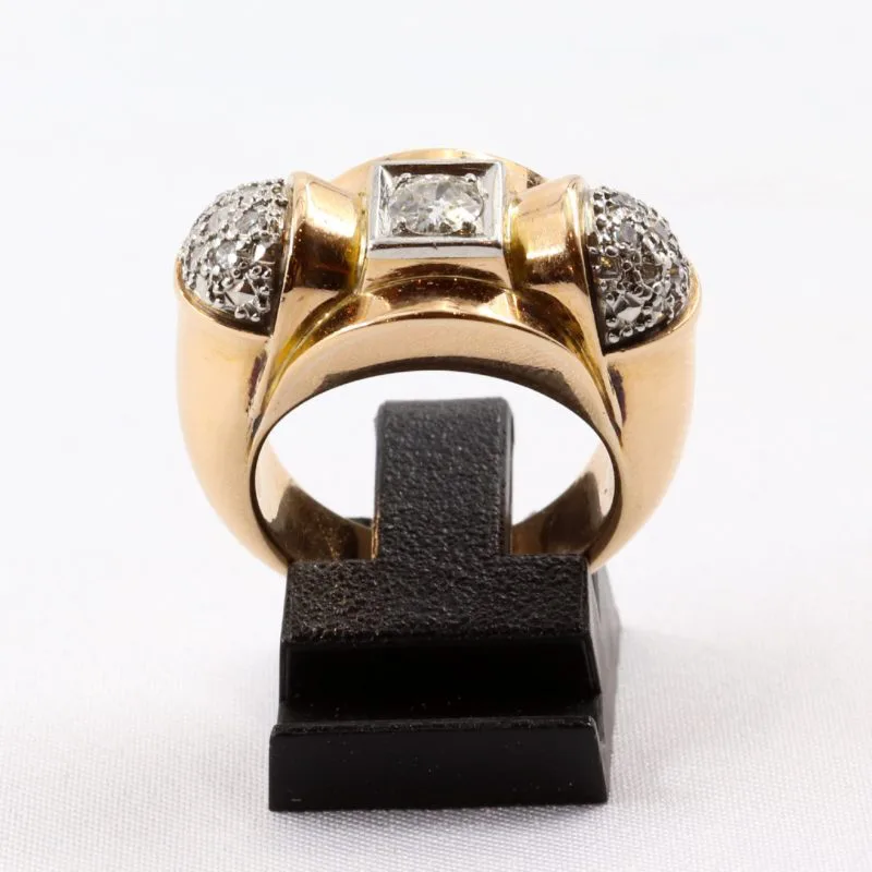 Bague tank diamant central et dôme de diamants sur les côtés