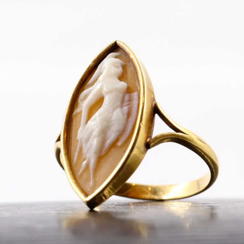 Belle bague camée minerve