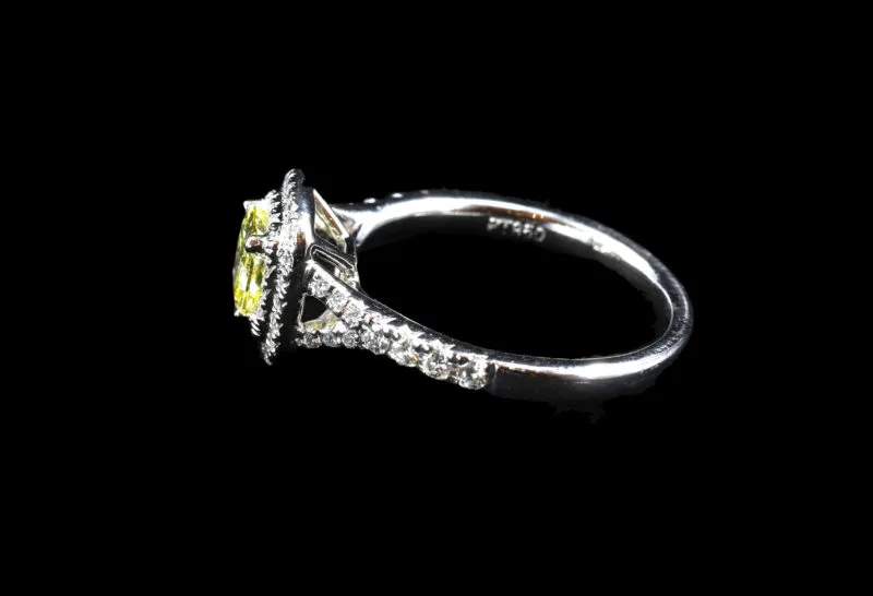 Profil bague diamant jaune et diamants blancs