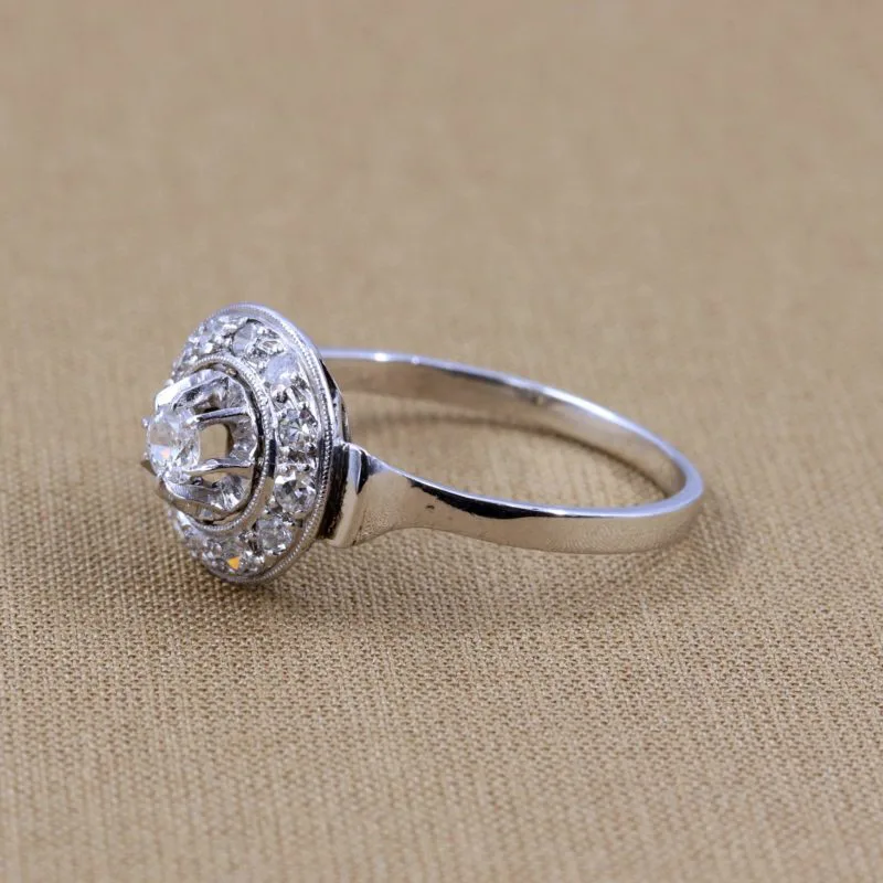 Bague art déco ronde diamants entourage