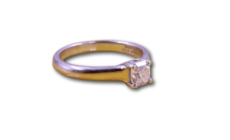 Bague solitaire Tiffany diamant carré