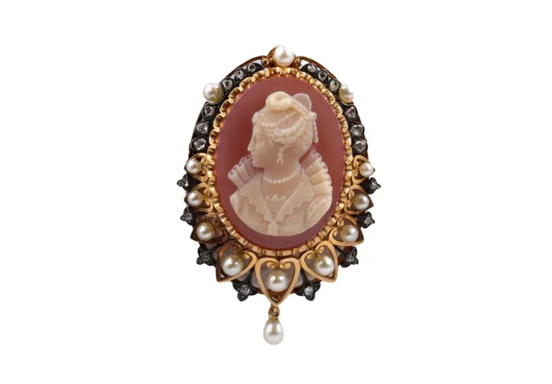 Broche camée pierre dure agate