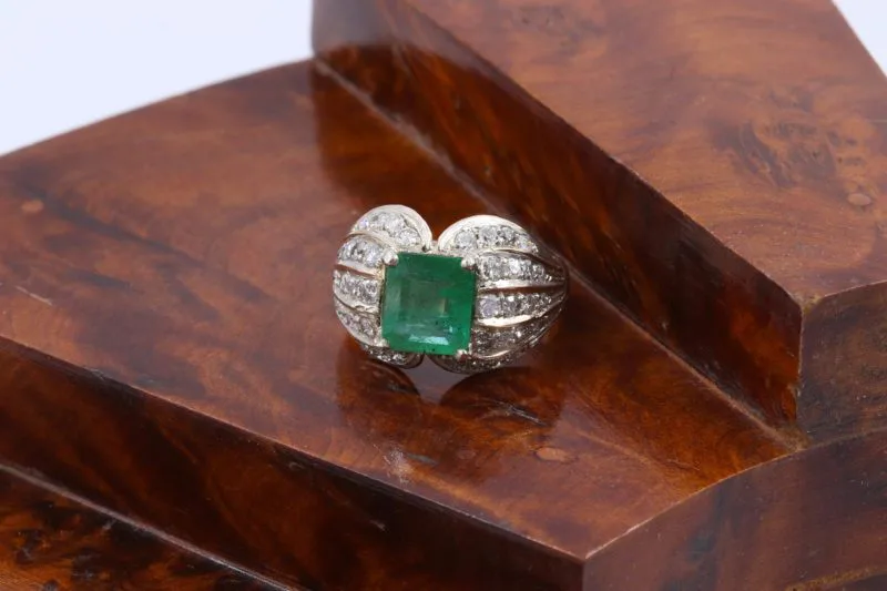 Grosse bague émeraude diamants années 40