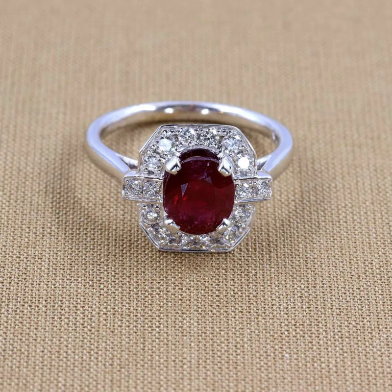 Superbe bague entourage rubis diamants inspiration art déco