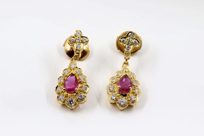 Boucles d'oreilles or rubis et diamants