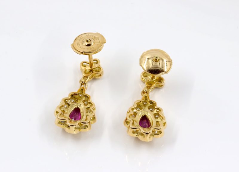 Boucles d'oreilles or rubis et diamants système alpa