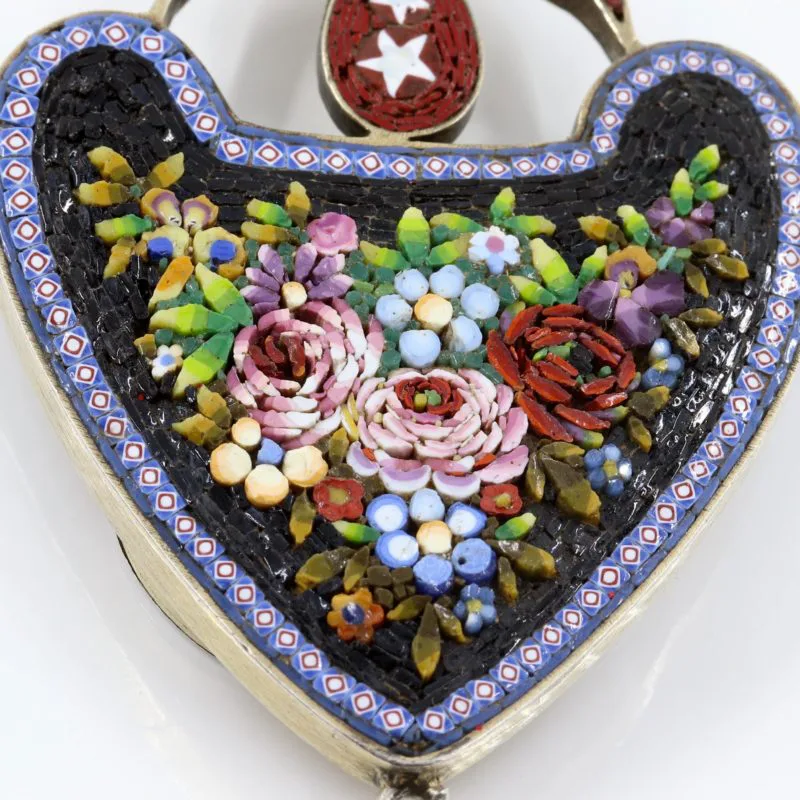 Détail micro-mosaïque sur pendentif du XIXe siècle