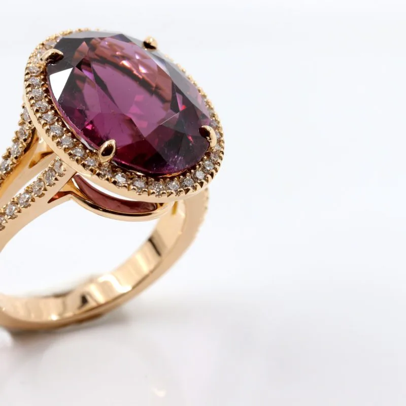Grosse bague tourmaline entourage petits diamants