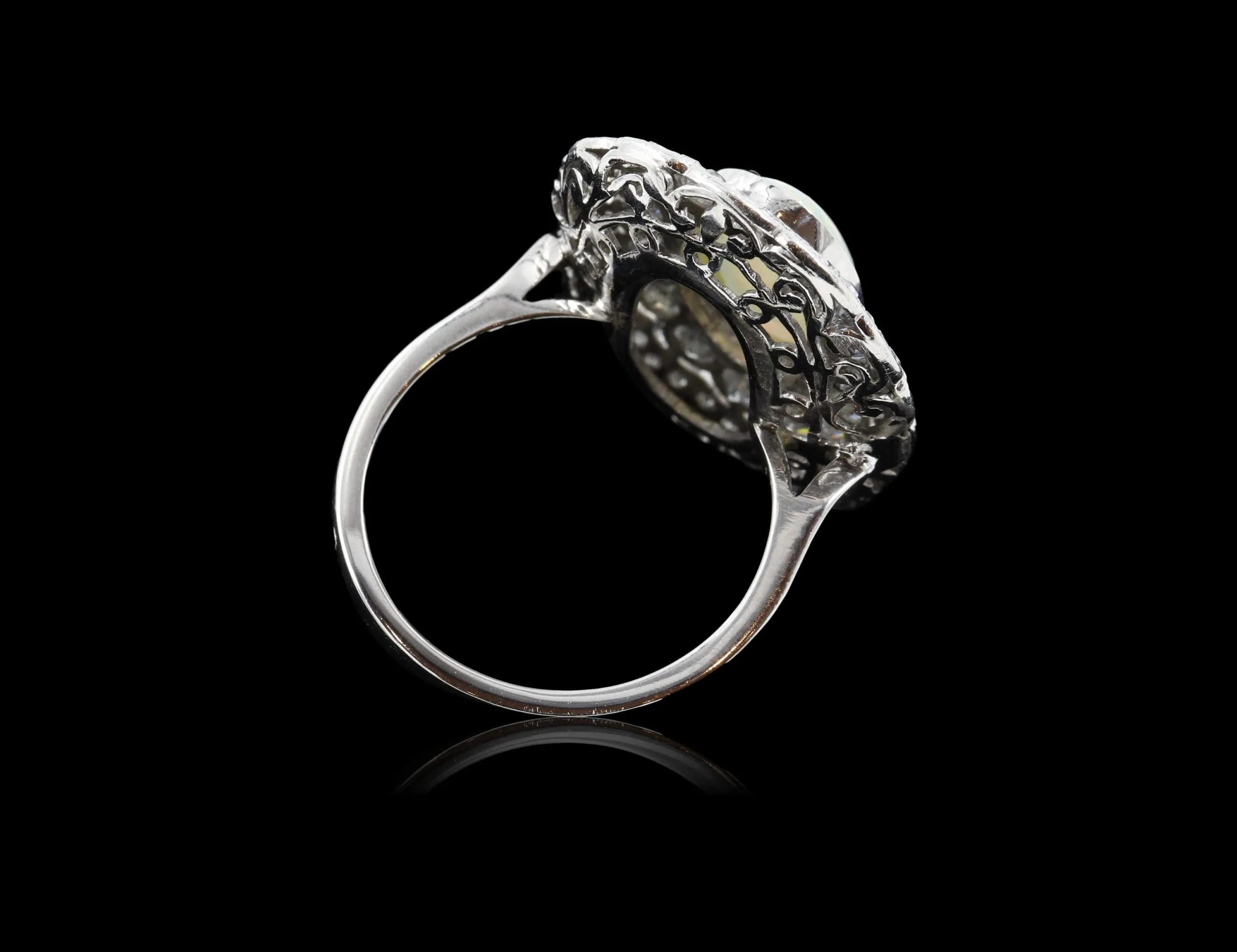Bague Ancienne En Argent Massif Ouvragé - Bijou Vintage Français - Occasion