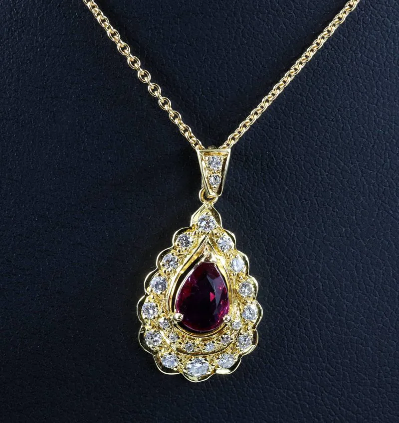 Pendentif rubis double entourage de diamants