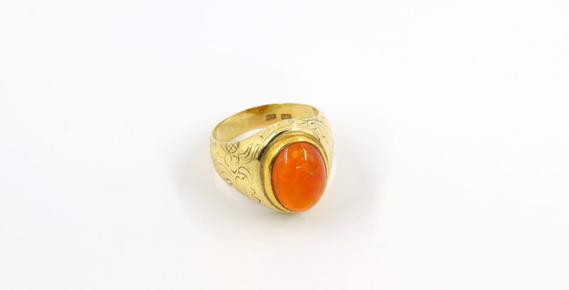 Bague chevalière anglaise cabochon d'opale