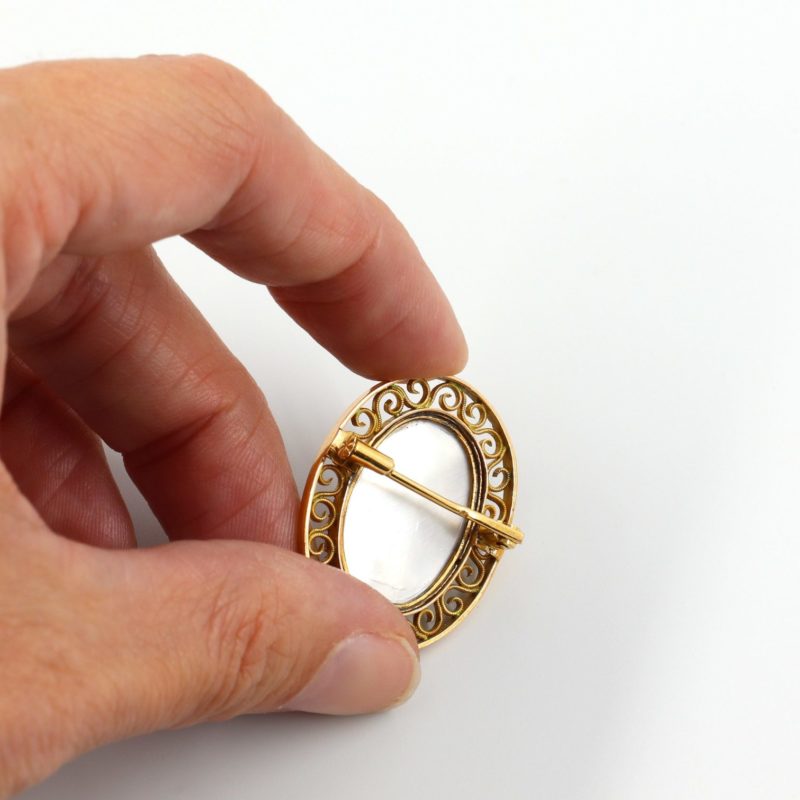 Revers broche or miniature sur porcelaine et perles fines