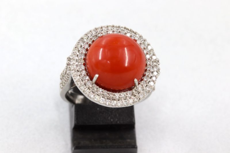 Bague cabochon corail diamants