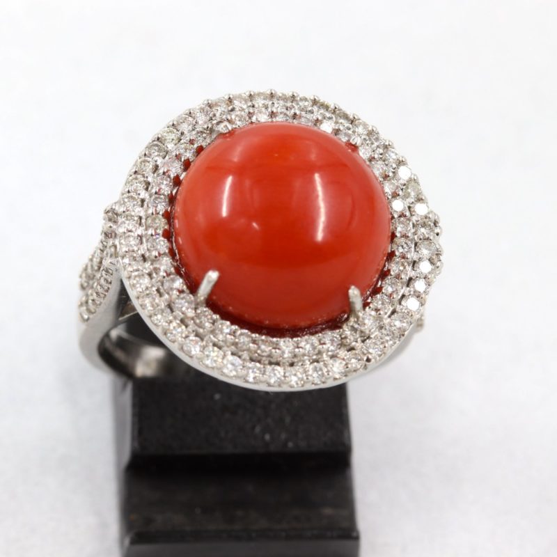 Bague cabochon corail diamants