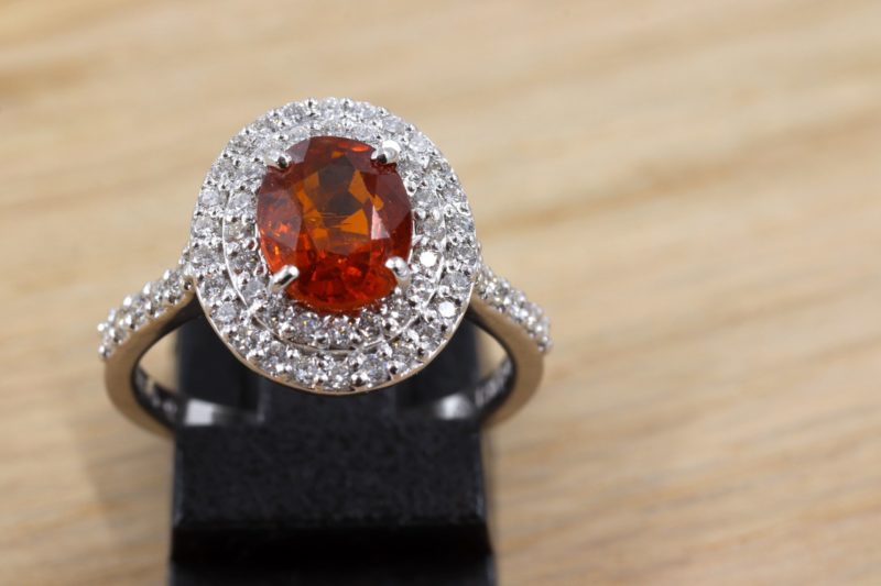 Bague saphir orange et diamants