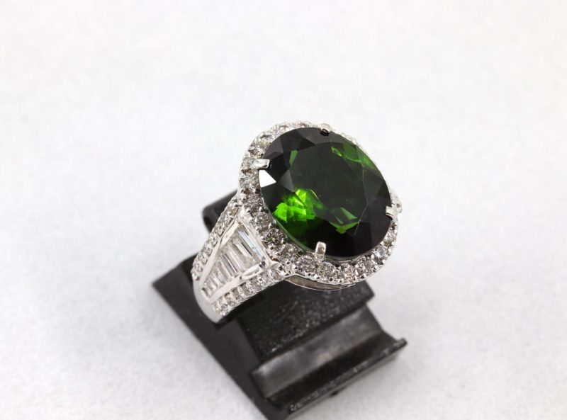 Bague tourmaline verte et diamants