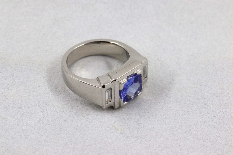 Belle bague platine et tanzanite