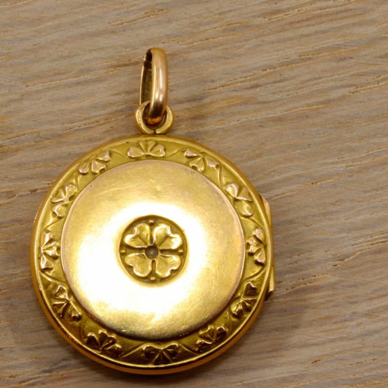 Médaillon 1920 or jaune trèfle