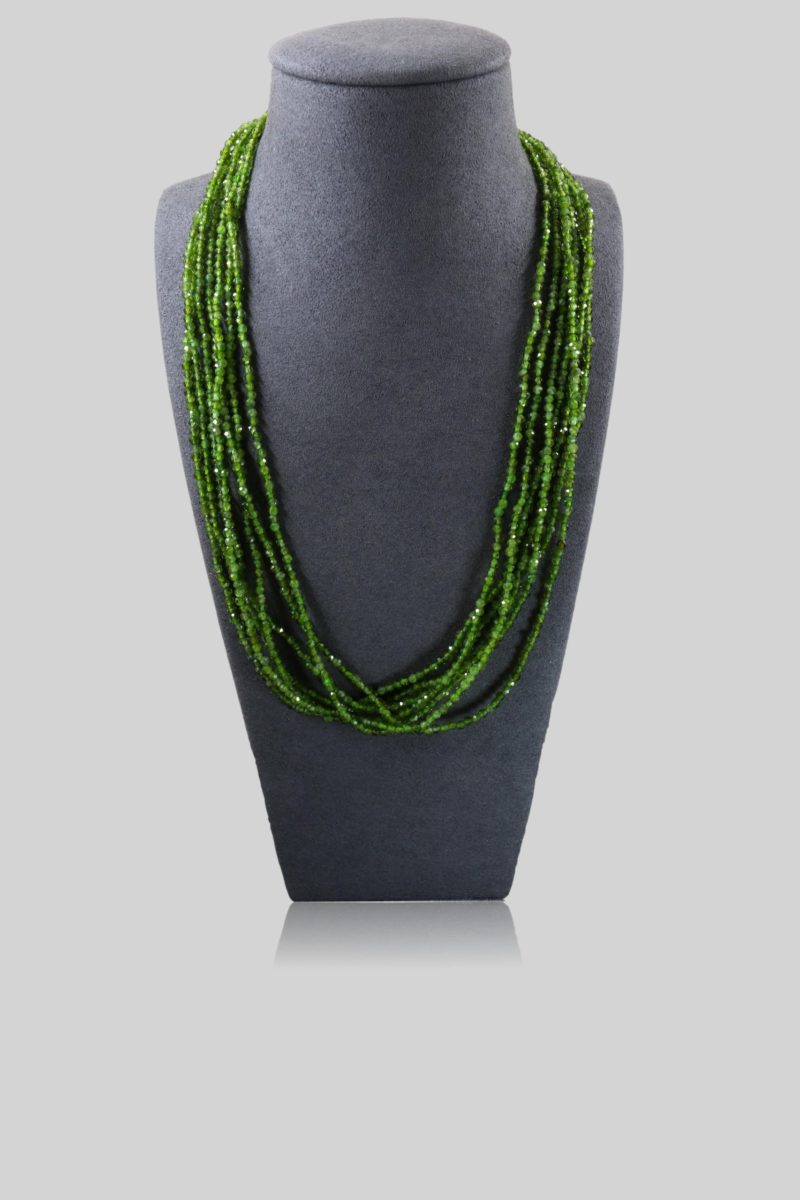 Collier billes de grenats verts