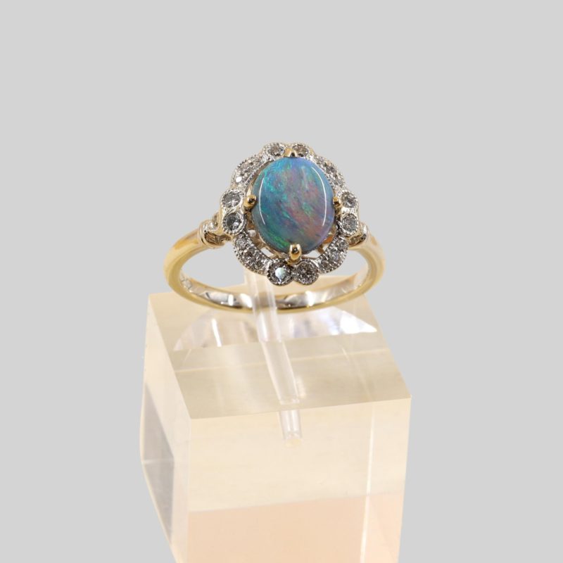 Bague opale d'Australie diamants