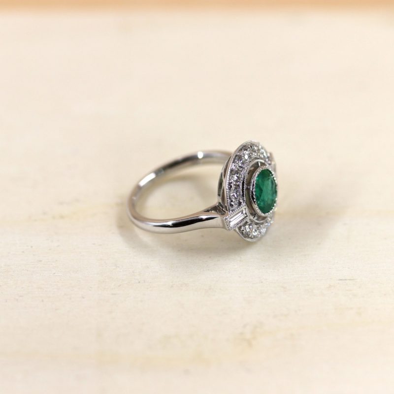 Belle bague émeraude style années 30