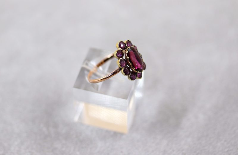 Bague ancienne marguerite grenats