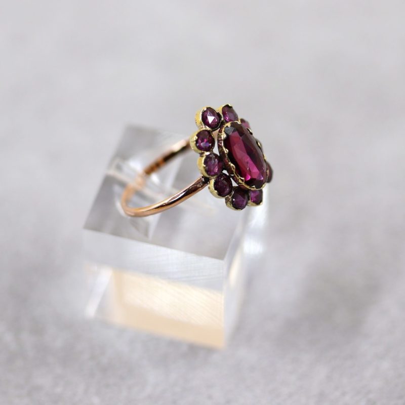 Bague ancienne marguerite grenats