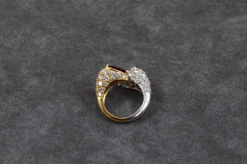 Bague toi et moi rubis diamant et pavage diamants