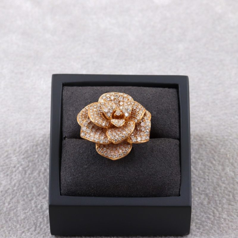 Bague fleur et diamants sur or rose
