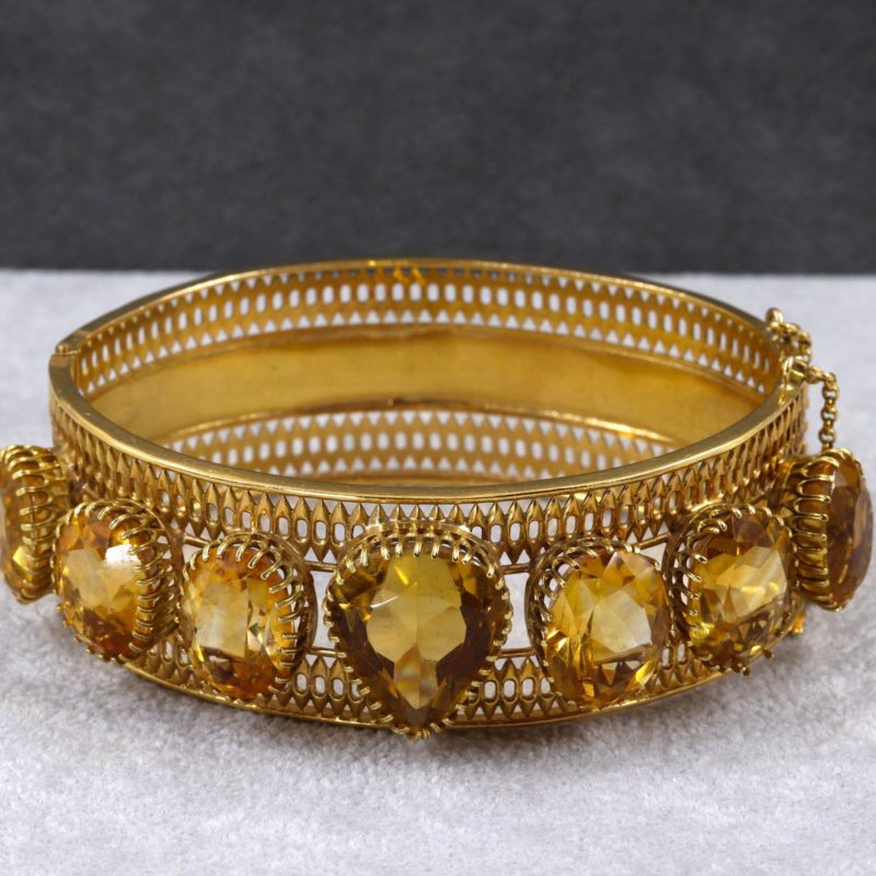 Bracelet rigide or et citrines époque Charles X