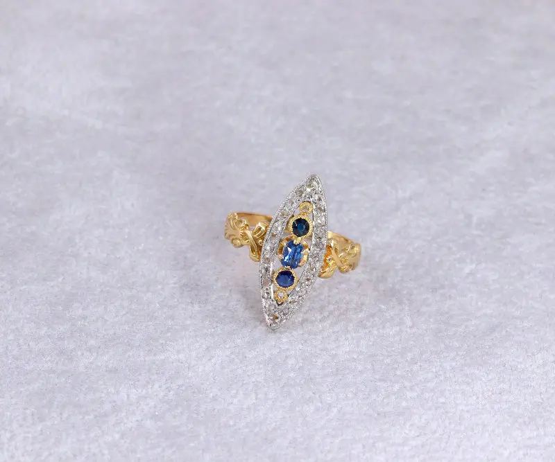Bague marquise saphirs et diamants