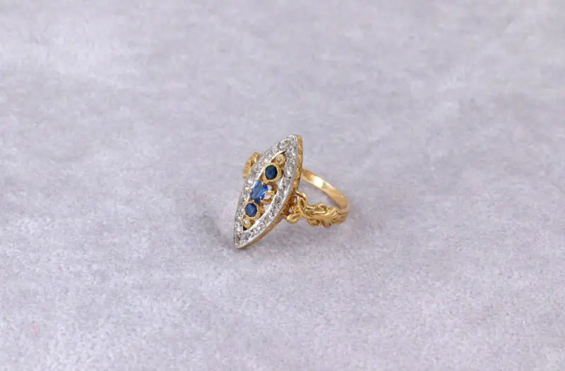 Bague marquise saphirs et diamants