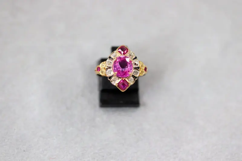 Bague Napoléon III saphirs roses et diamants