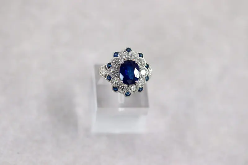 Importante bague saphirs et diamants inspiration 1925